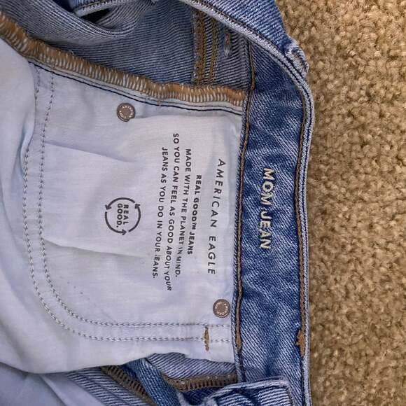 American Eagle Stretch Mom Jeans Medium Wash - Picture 6 of 16